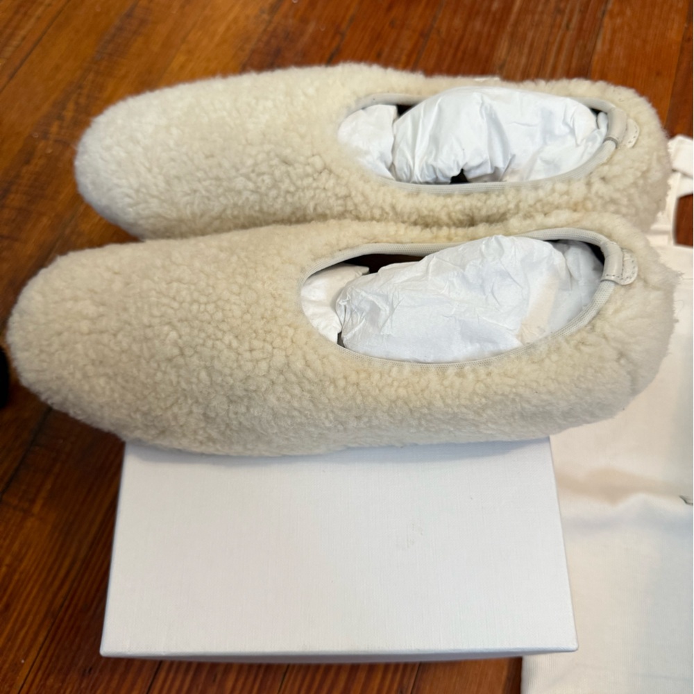 Authentic Emme Parsons Genuine Shearling High Throat Flats size 39